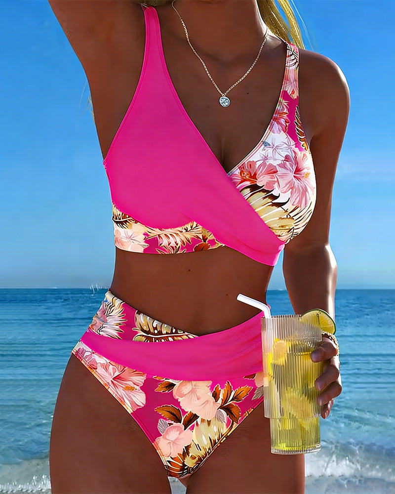 Bikini avec motif floral contrasté et découpe