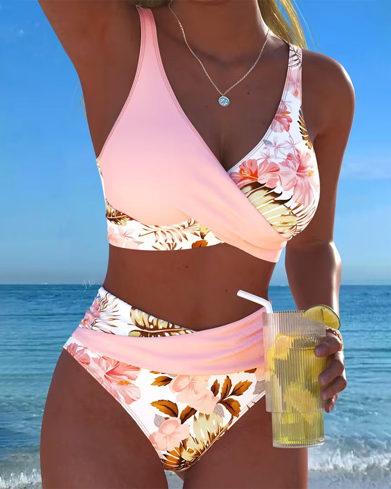 Bikini avec motif floral contrasté et découpe
