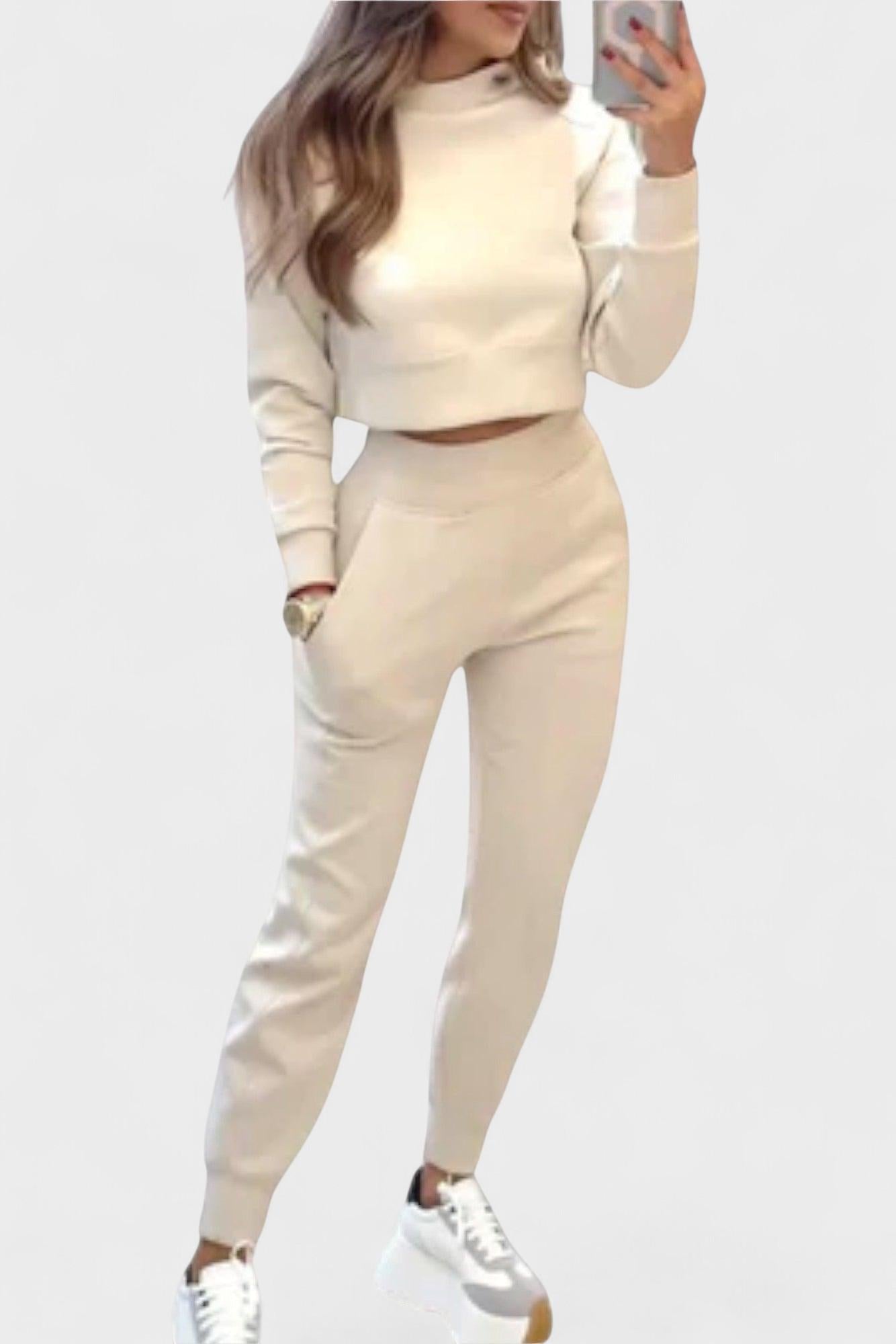 Nuela | Ensemble