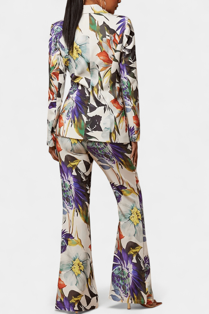 Nicolette | Ensemble