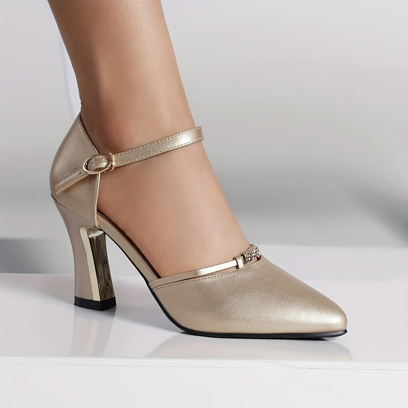 Ornella | Escarpins Brillants à Bride Élégante