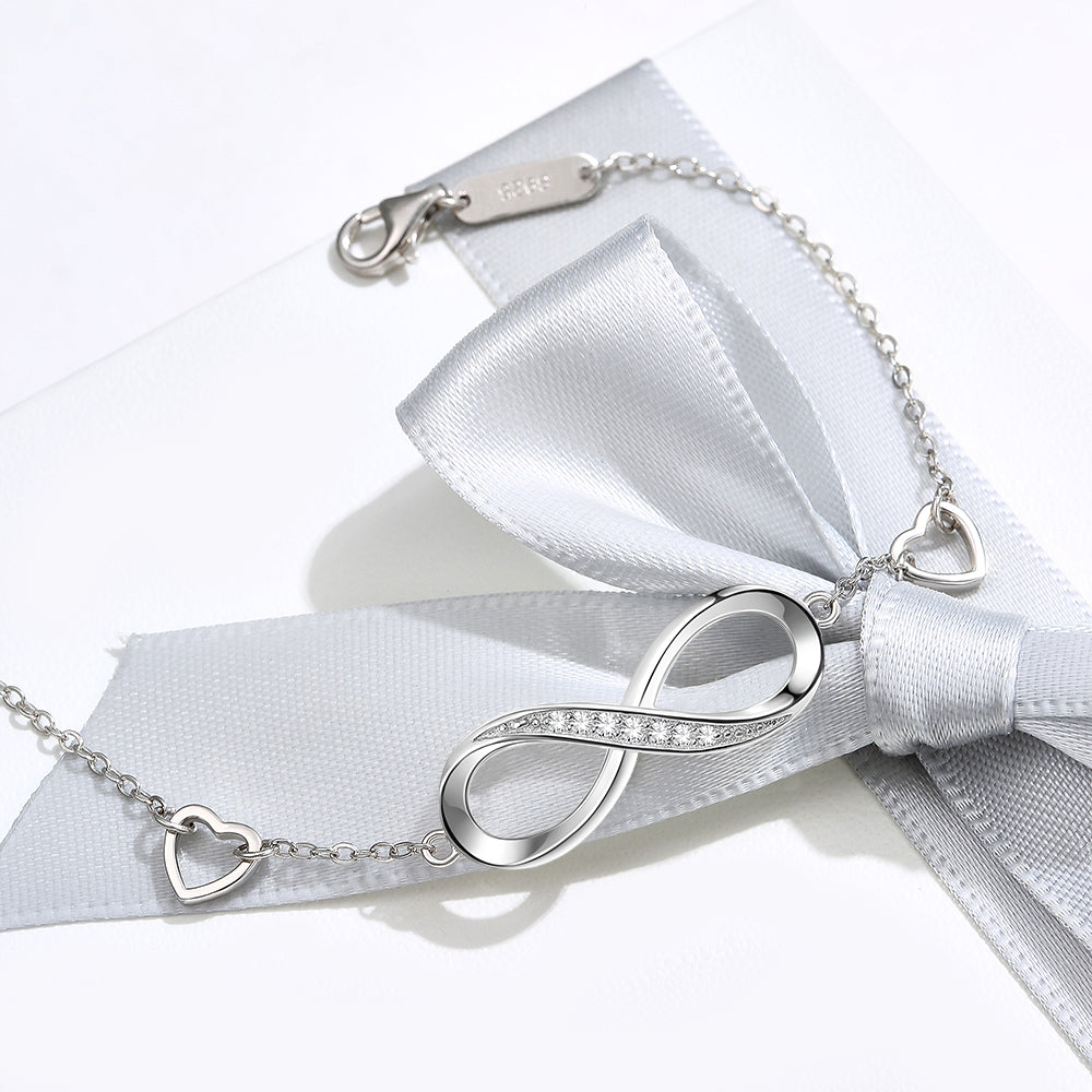Éternelle | Bracelet Infini Serti de Cristaux et Cœurs Délicats