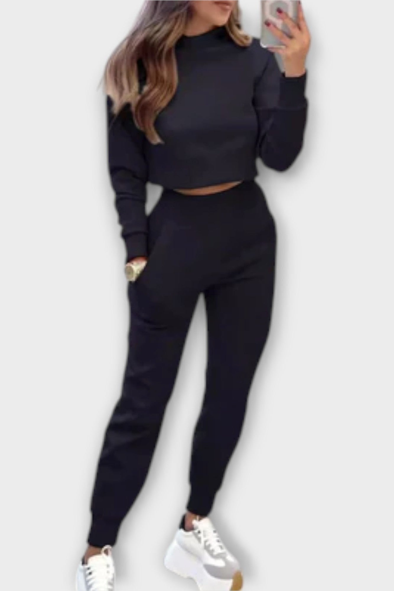 Nuela | Ensemble