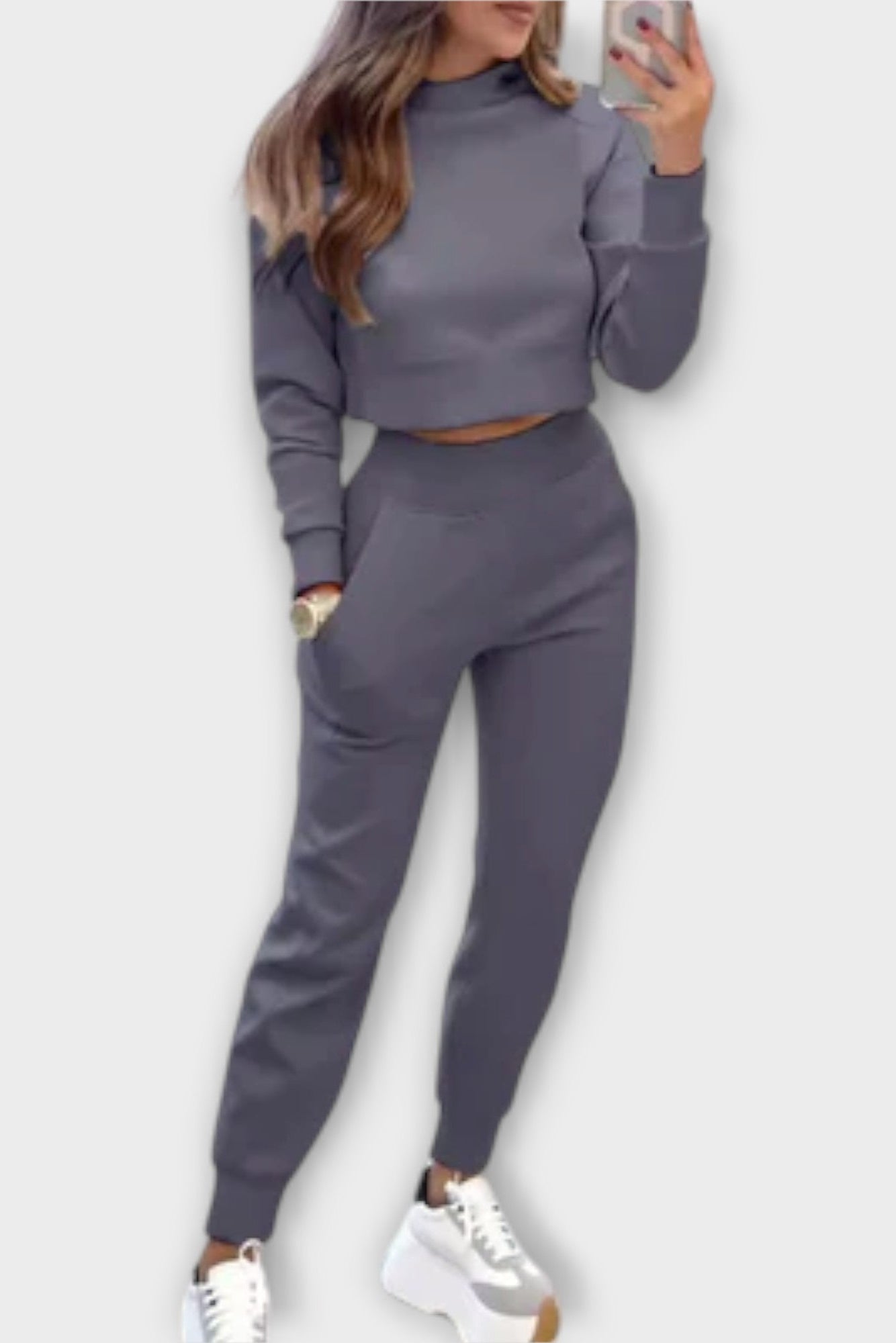Nuela | Ensemble